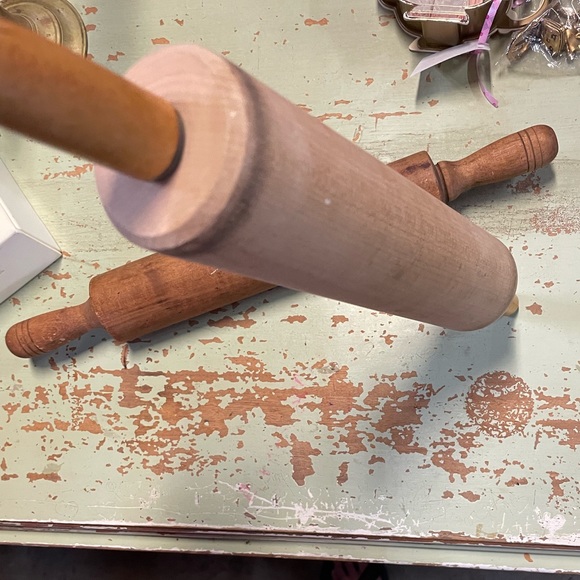 One new rolling pin and one vintage rolling pin. Both in EUC! - Picture 2 of 11